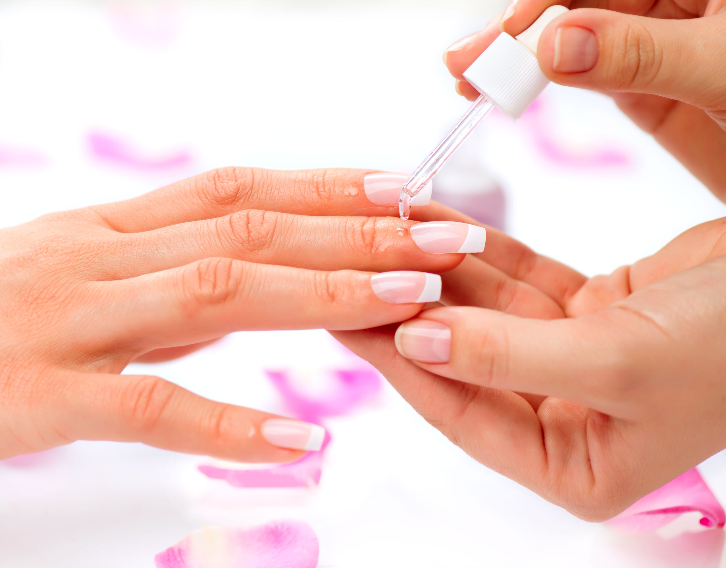 Benefits of Completing Manicure Training